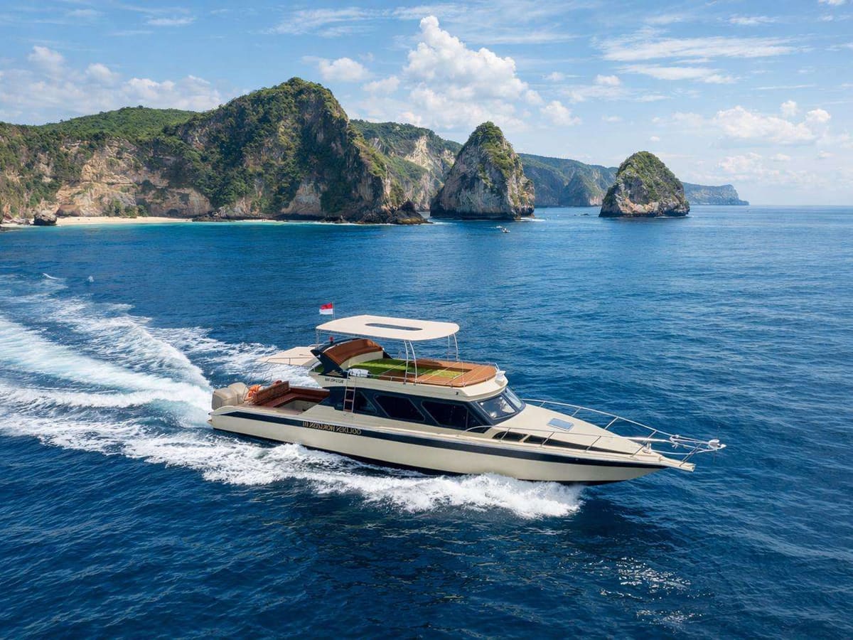 Premium Yacht Nusa Penida Manta Snorkeling & Land Tour