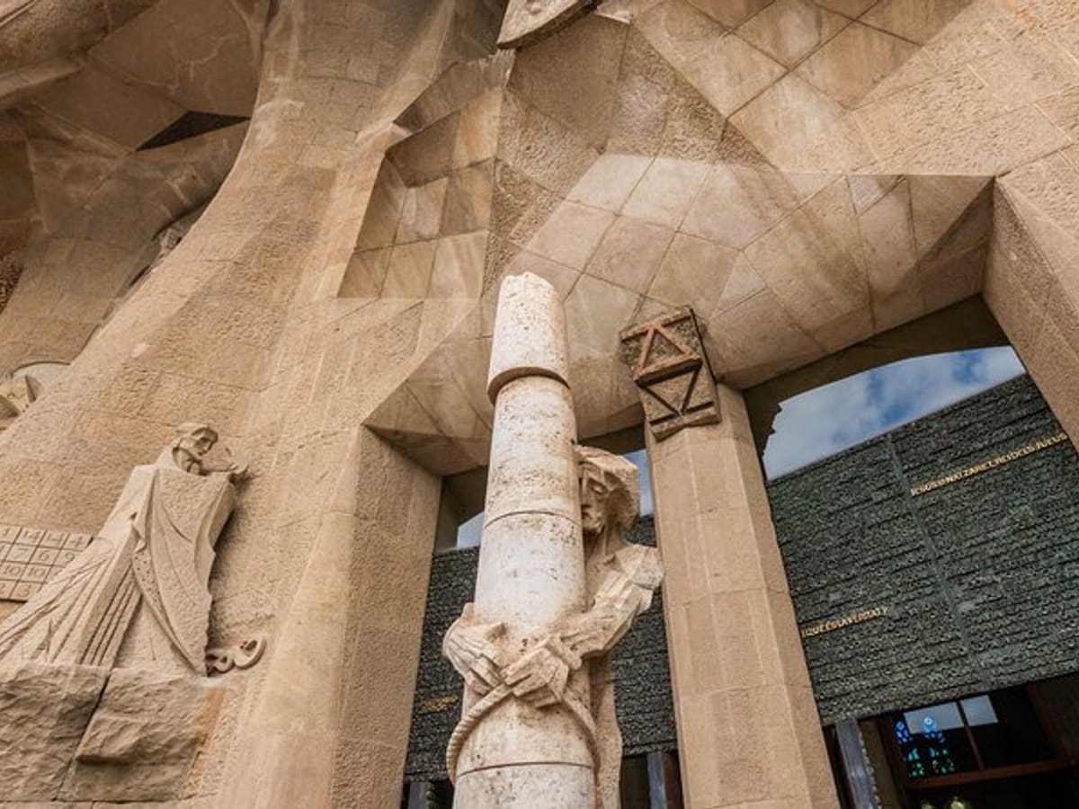Barcelona: Sagrada Familia: Priority Access & Guided Tour